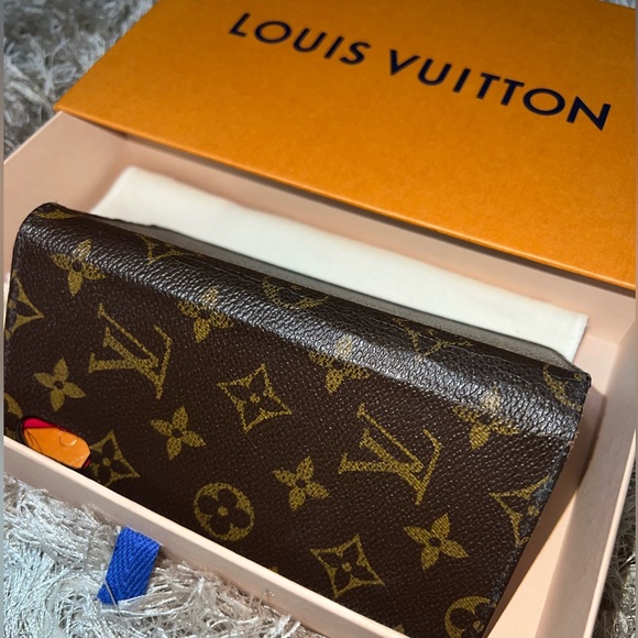 iPhone 9 Regular - Louis Vuitton LV Case - Picture 5 of 6